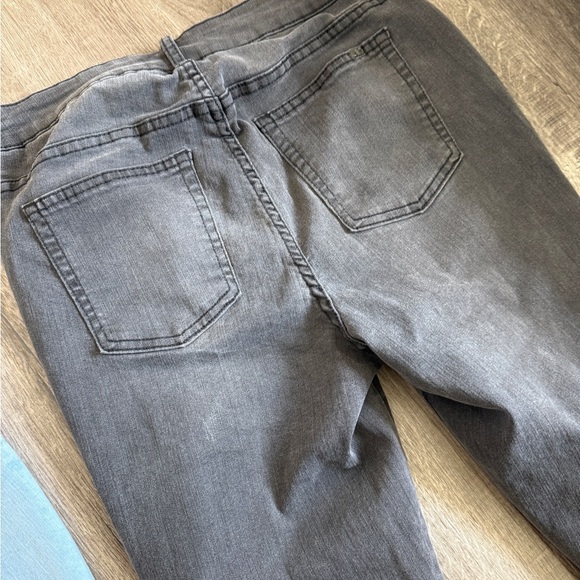 High Waisted Distressed Jeans Bundle - Light Wash & Gray Wash Denim - Picture 9 of 14